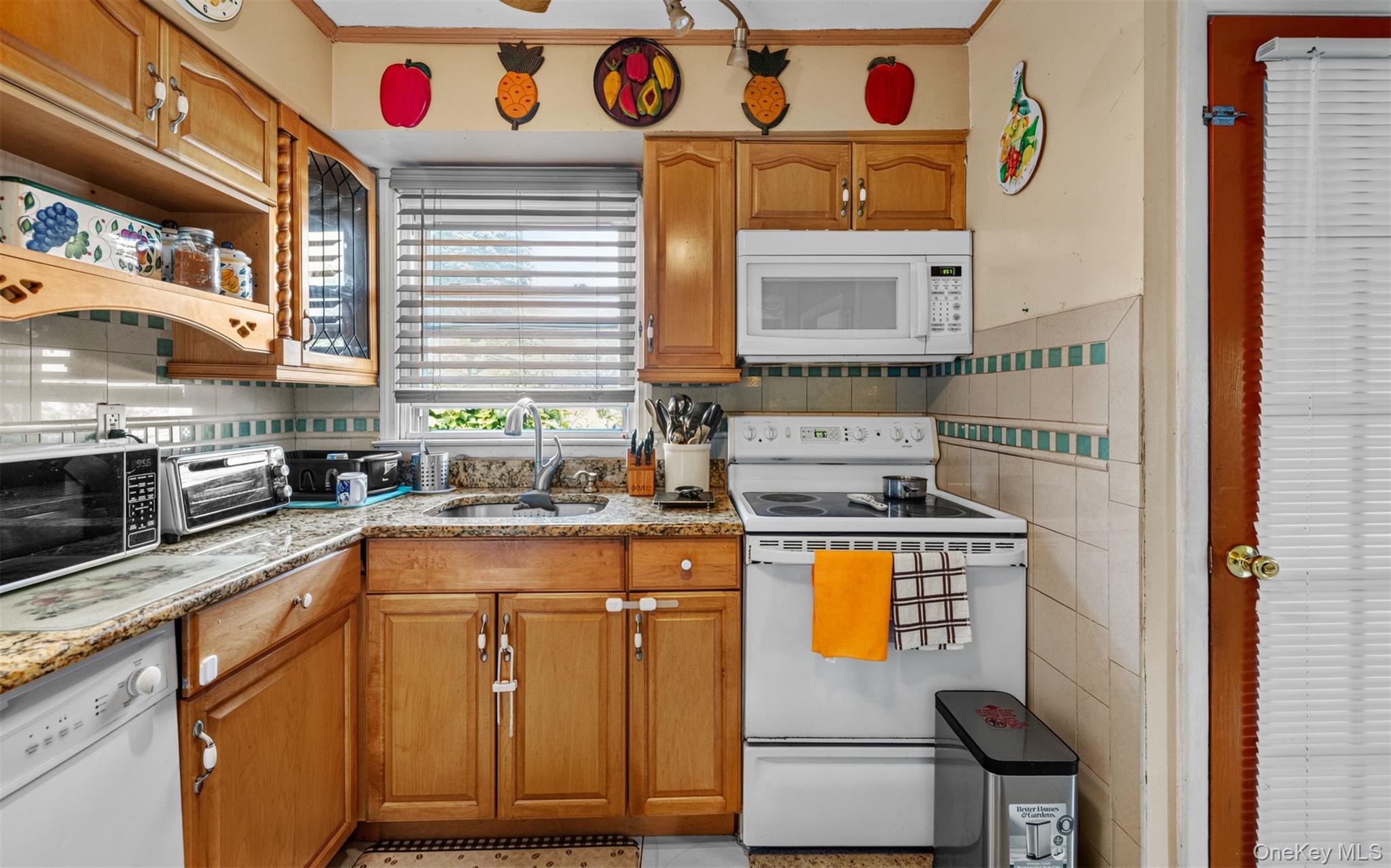2267 Ludlam Avenue Property Photo 6