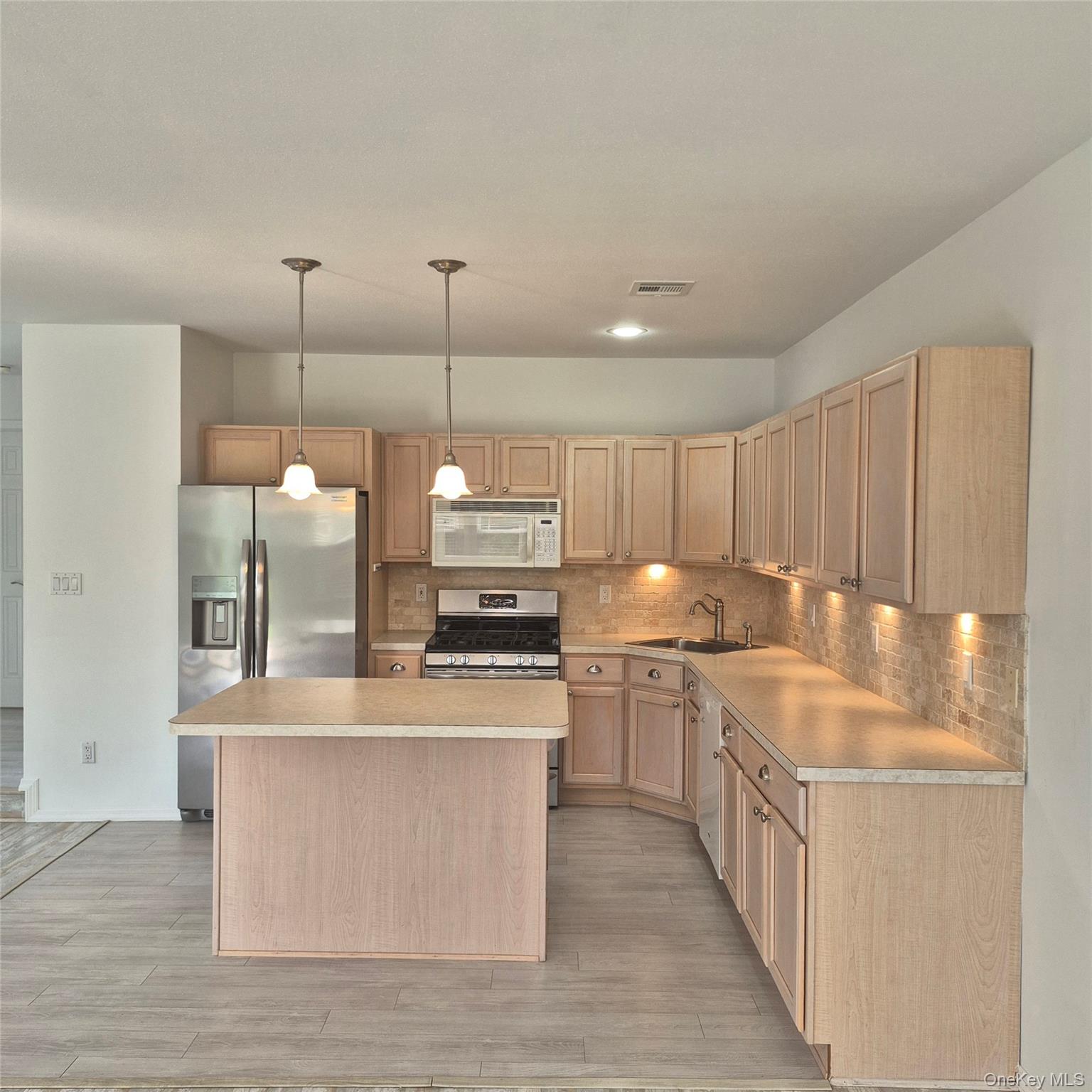 2501 Willow Pond Drive Property Photo 9