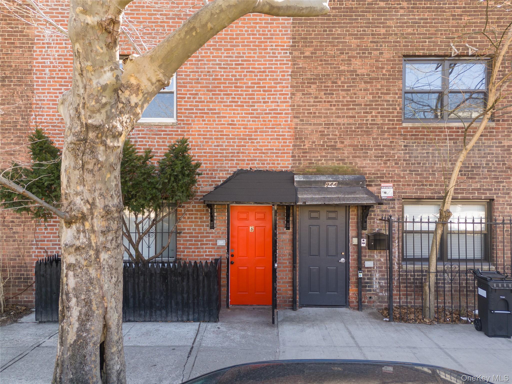 946 Gerard Avenue Property Photo 17
