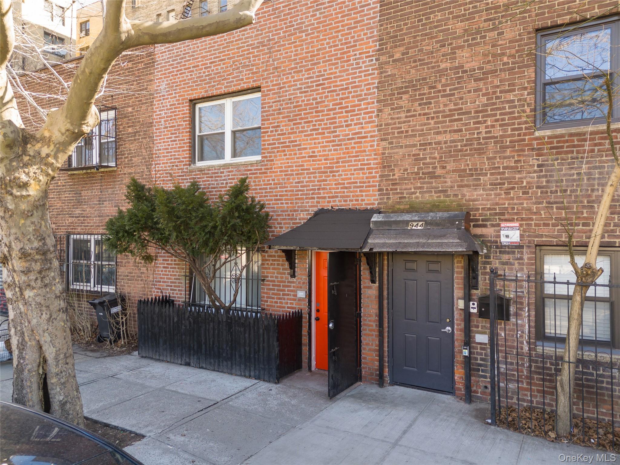 946 Gerard Avenue Property Photo 18