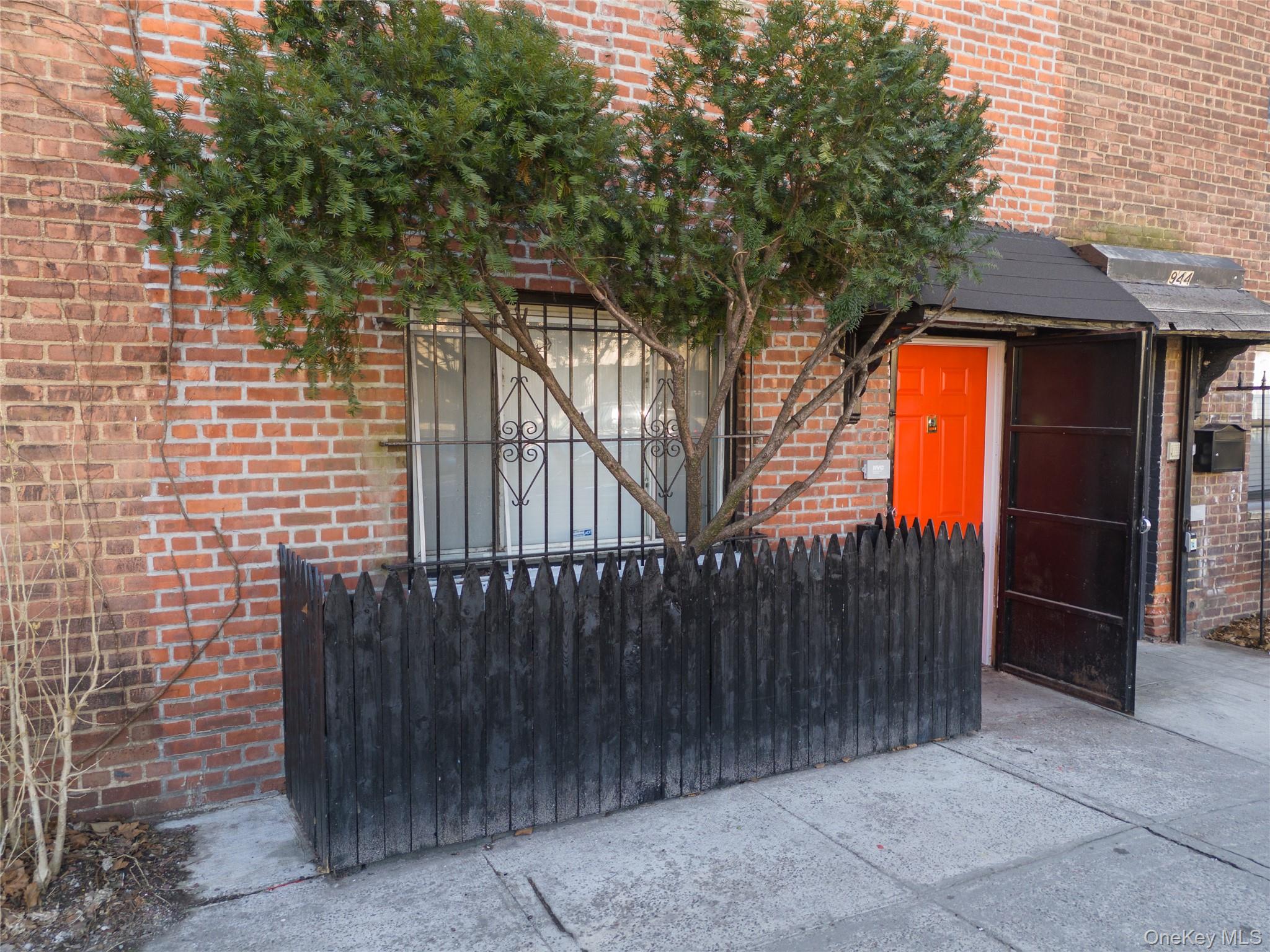 946 Gerard Avenue Property Photo 19