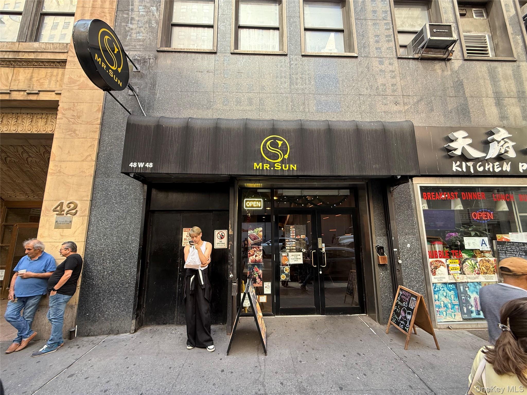 48 W 48th Street Property Photo 1
