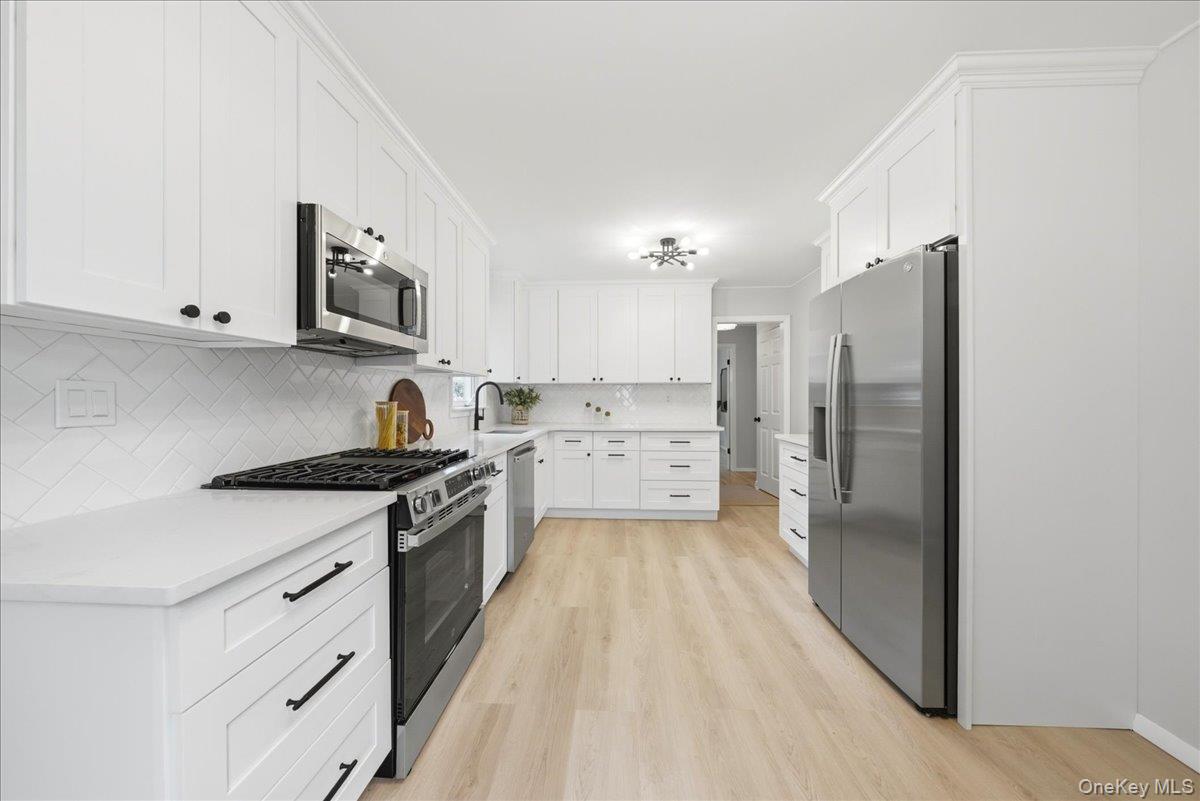 60 Duell Road Property Photo 10