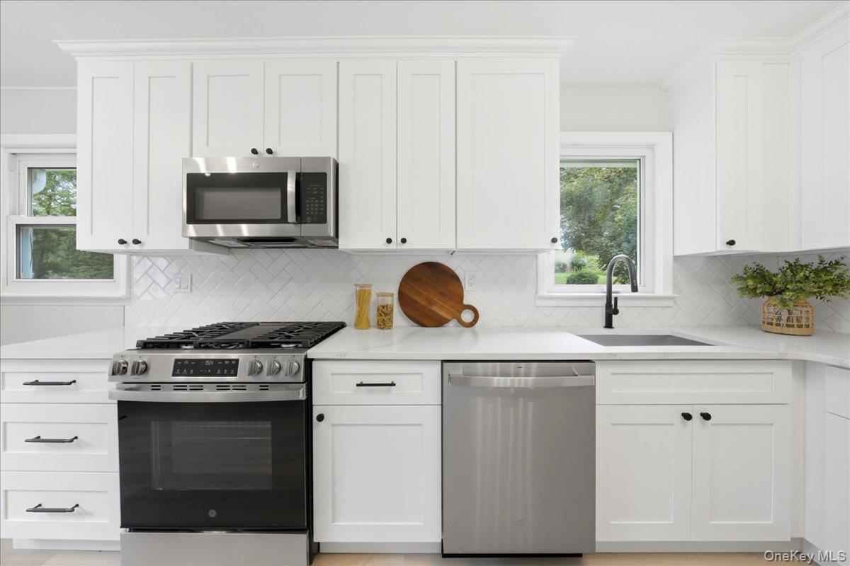 60 Duell Road Property Photo 11
