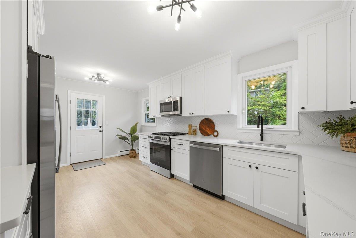 60 Duell Road Property Photo 14