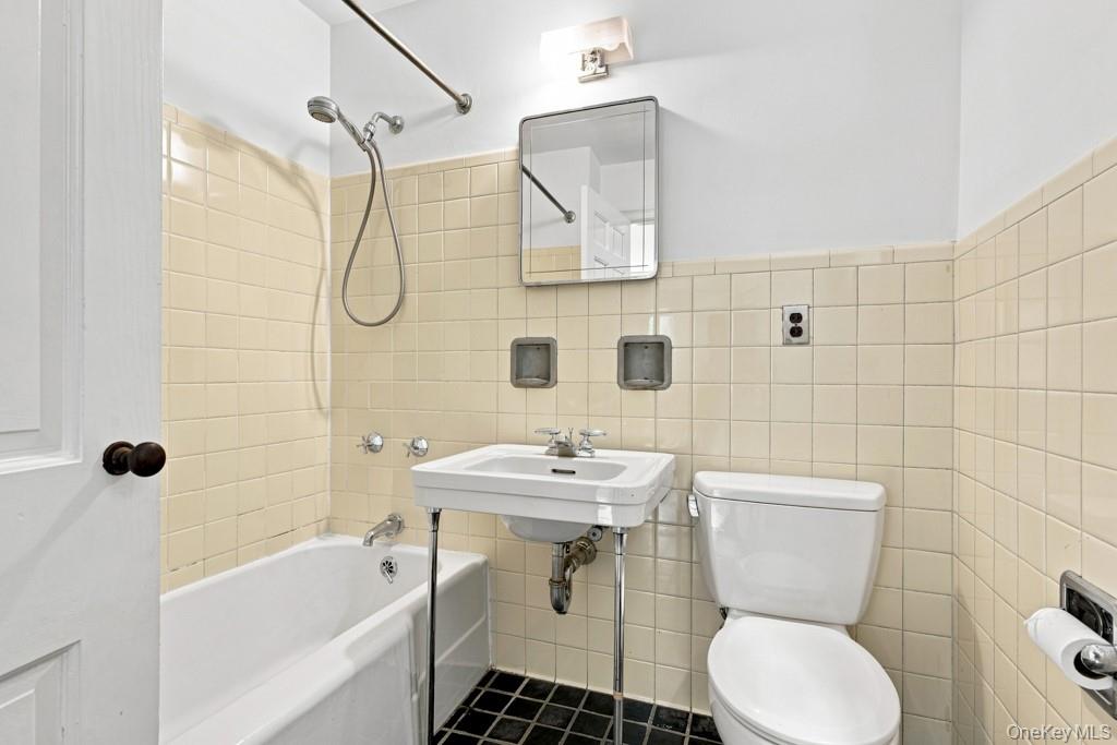 1 Commodore Road Property Photo 11