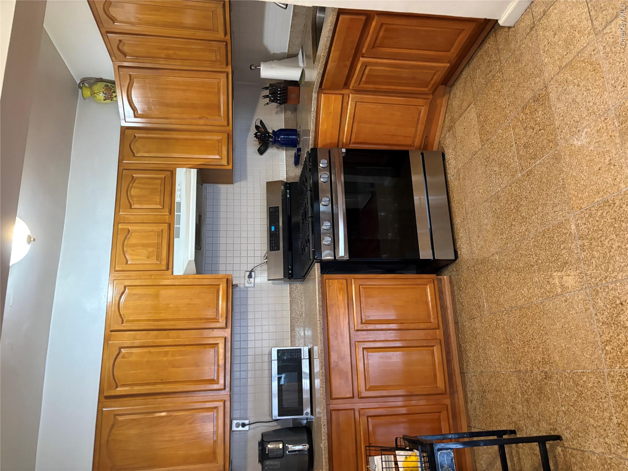41-31 51st Street 6e Property Photo 4