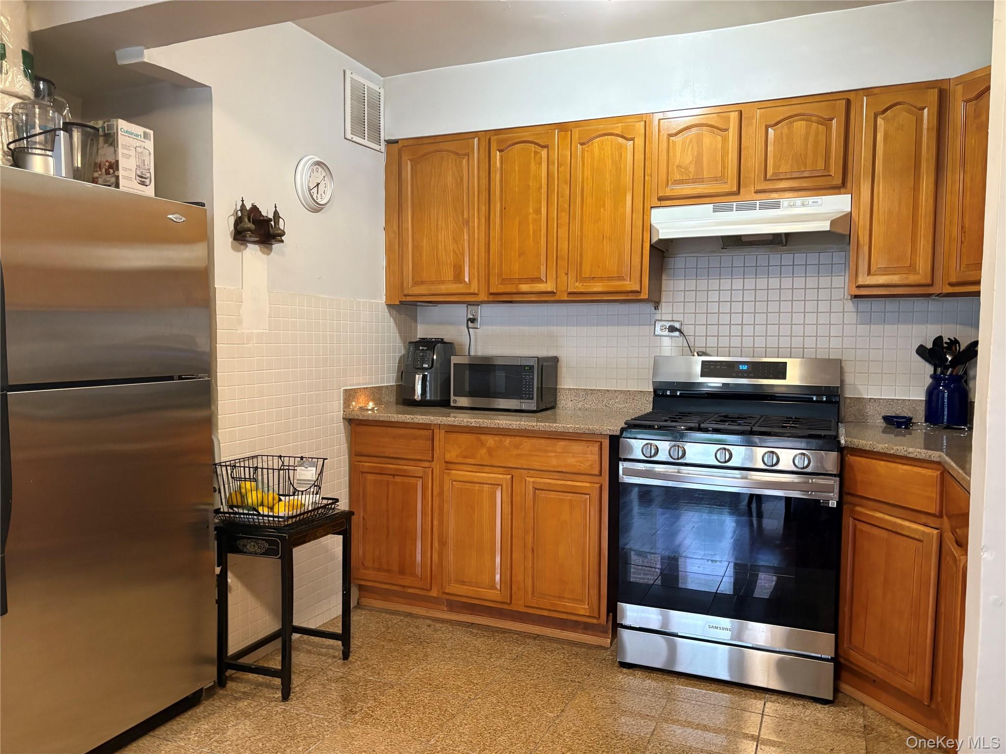 41-31 51st Street 6e Property Photo 5