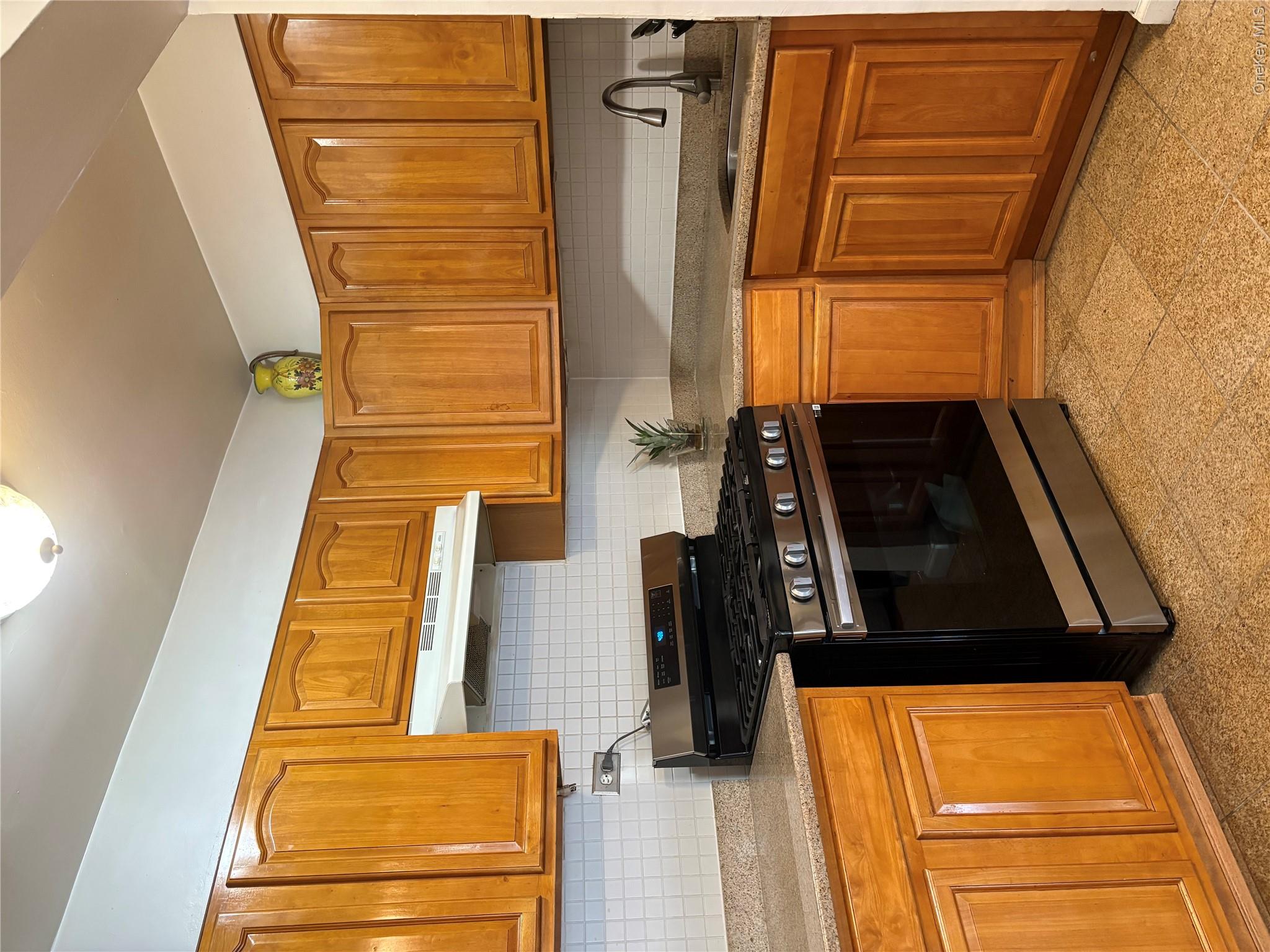 41-31 51st Street 6e Property Photo 6