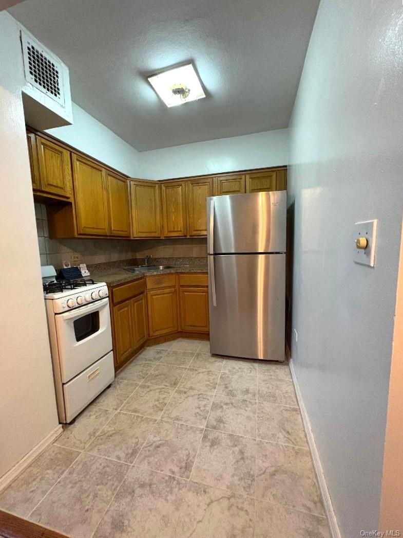 41-31 51st Street 6m Property Photo 5
