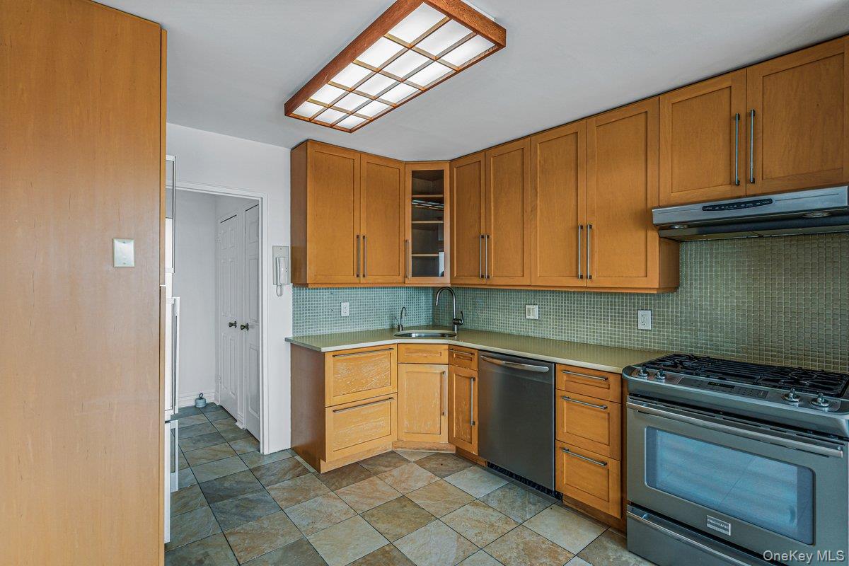 166-25 Powells Cove Boulevard 18c Property Photo 8