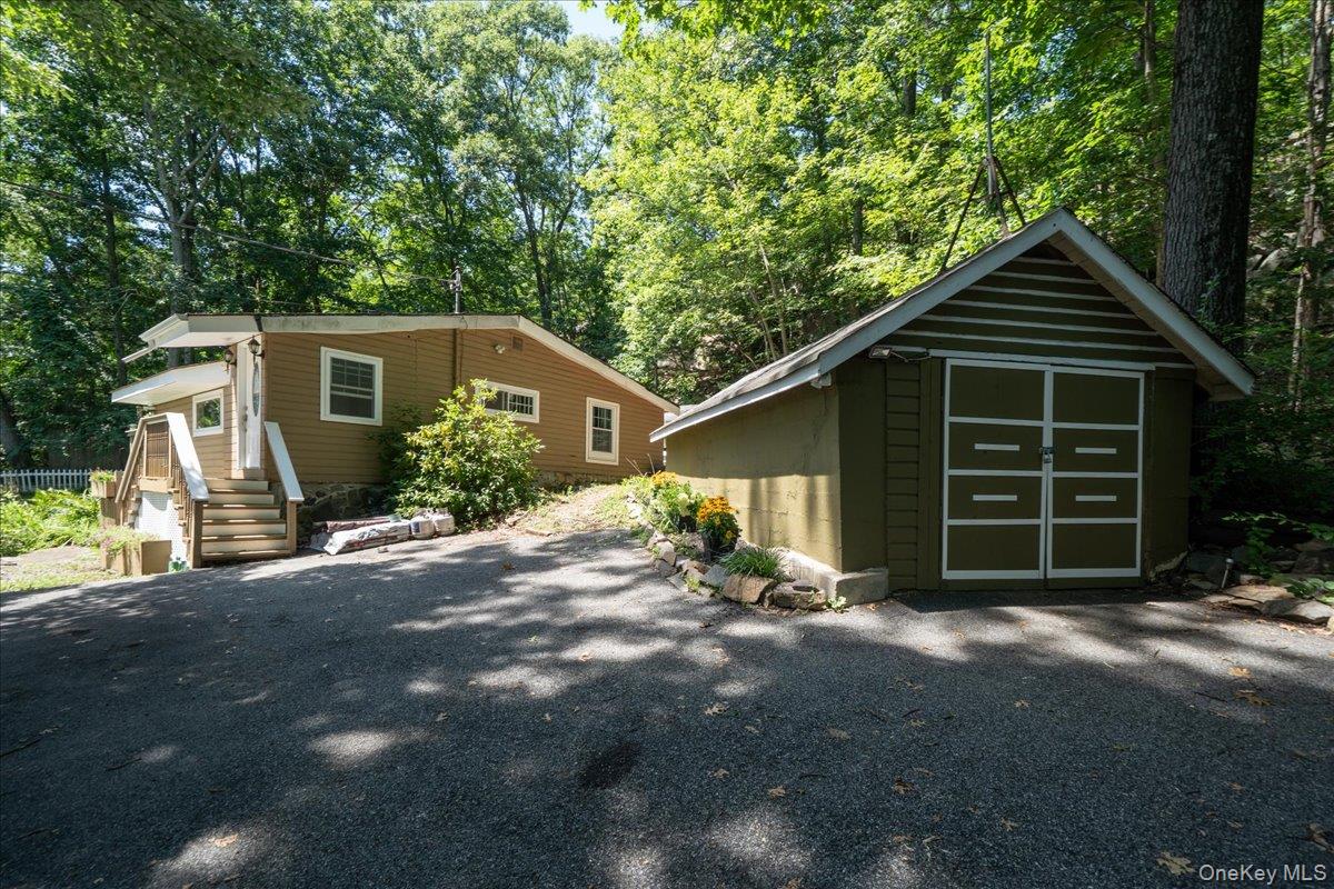 42 Deer Trail Property Photo 2