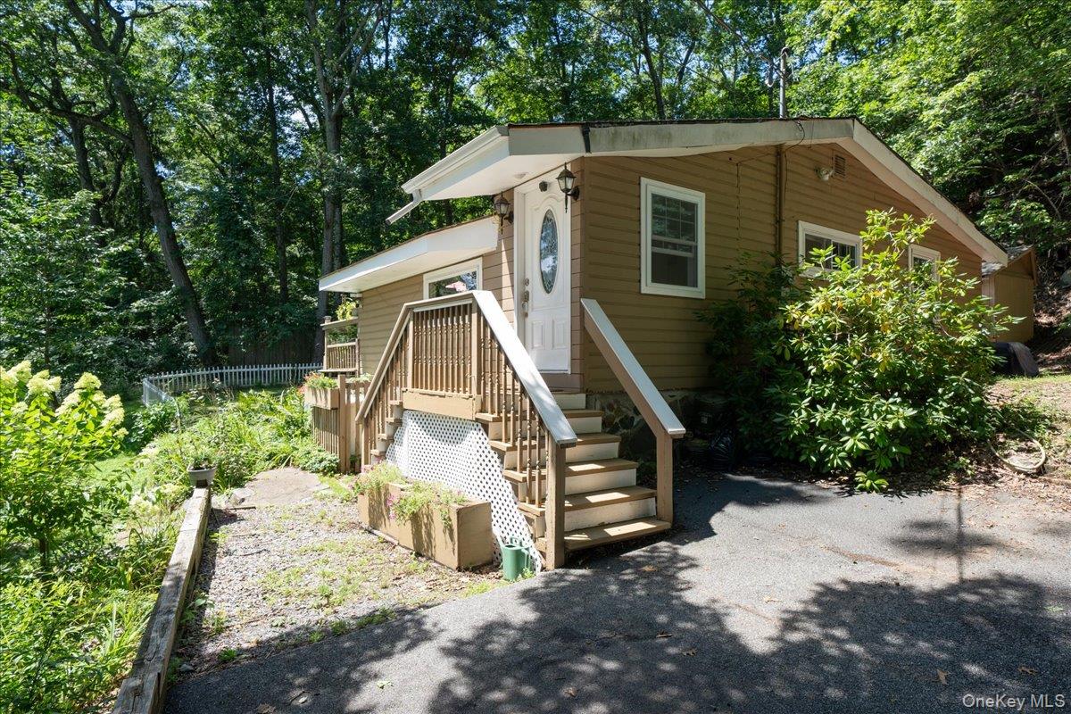 42 Deer Trail Property Photo 3