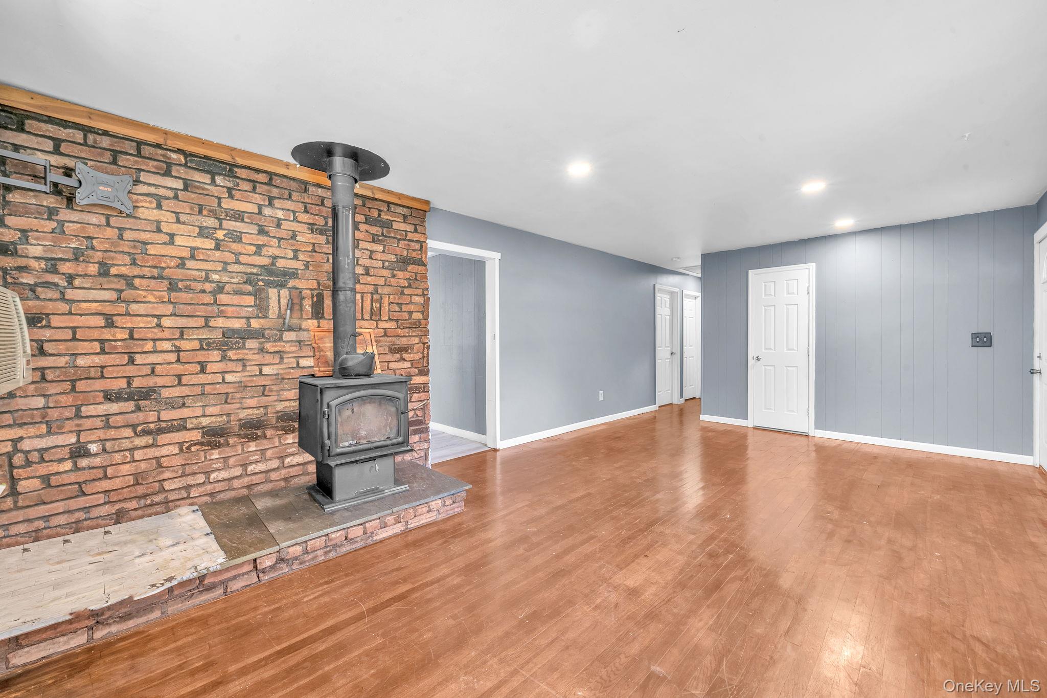 77 Elmhurst Avenue Property Photo 6