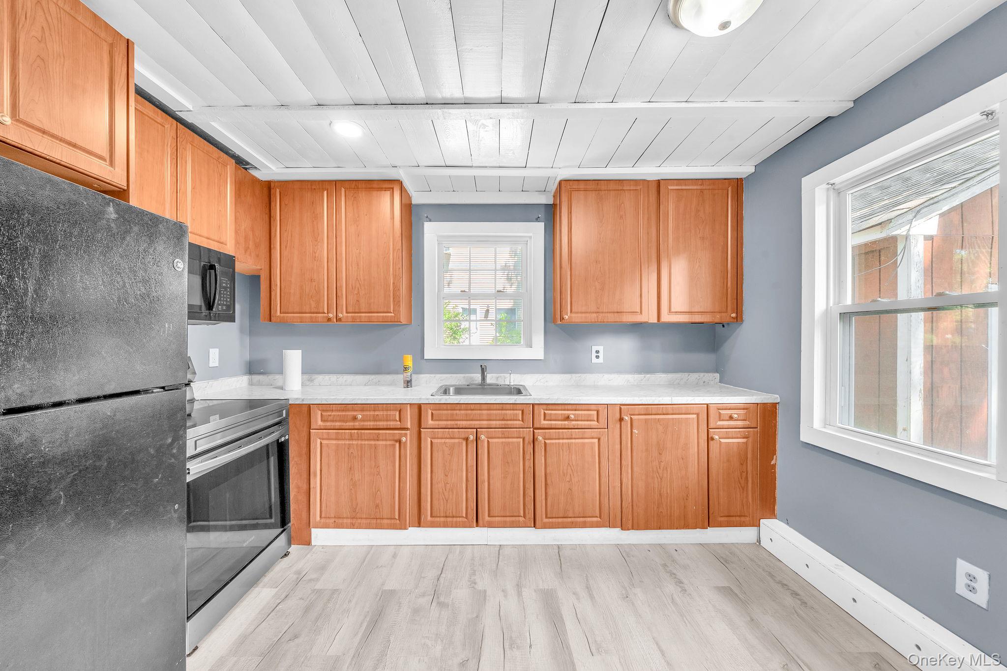 77 Elmhurst Avenue Property Photo 8