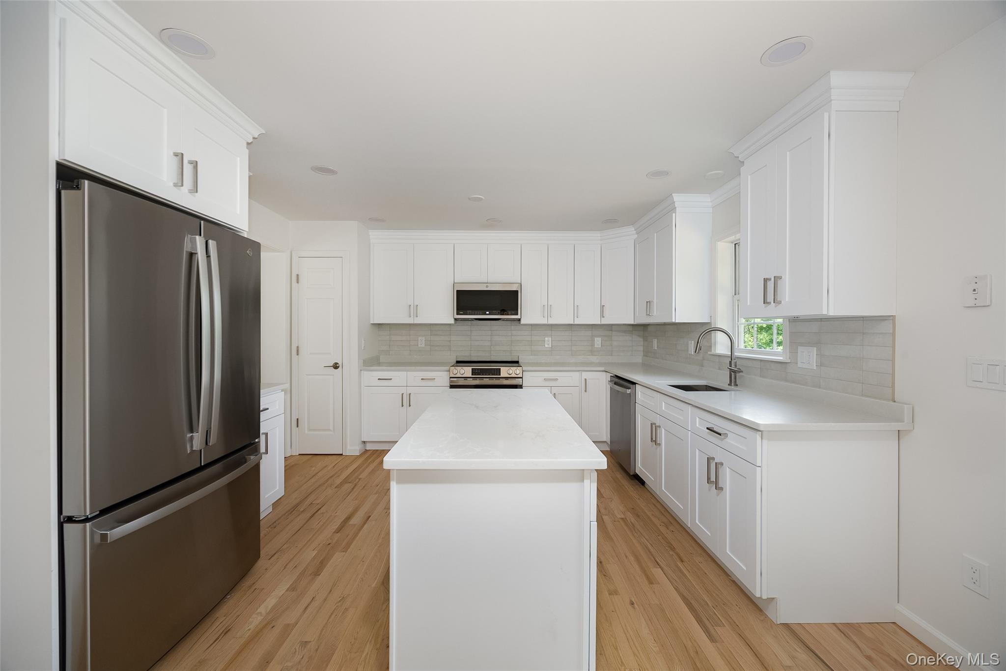 10 E Halstead Road Property Photo 3