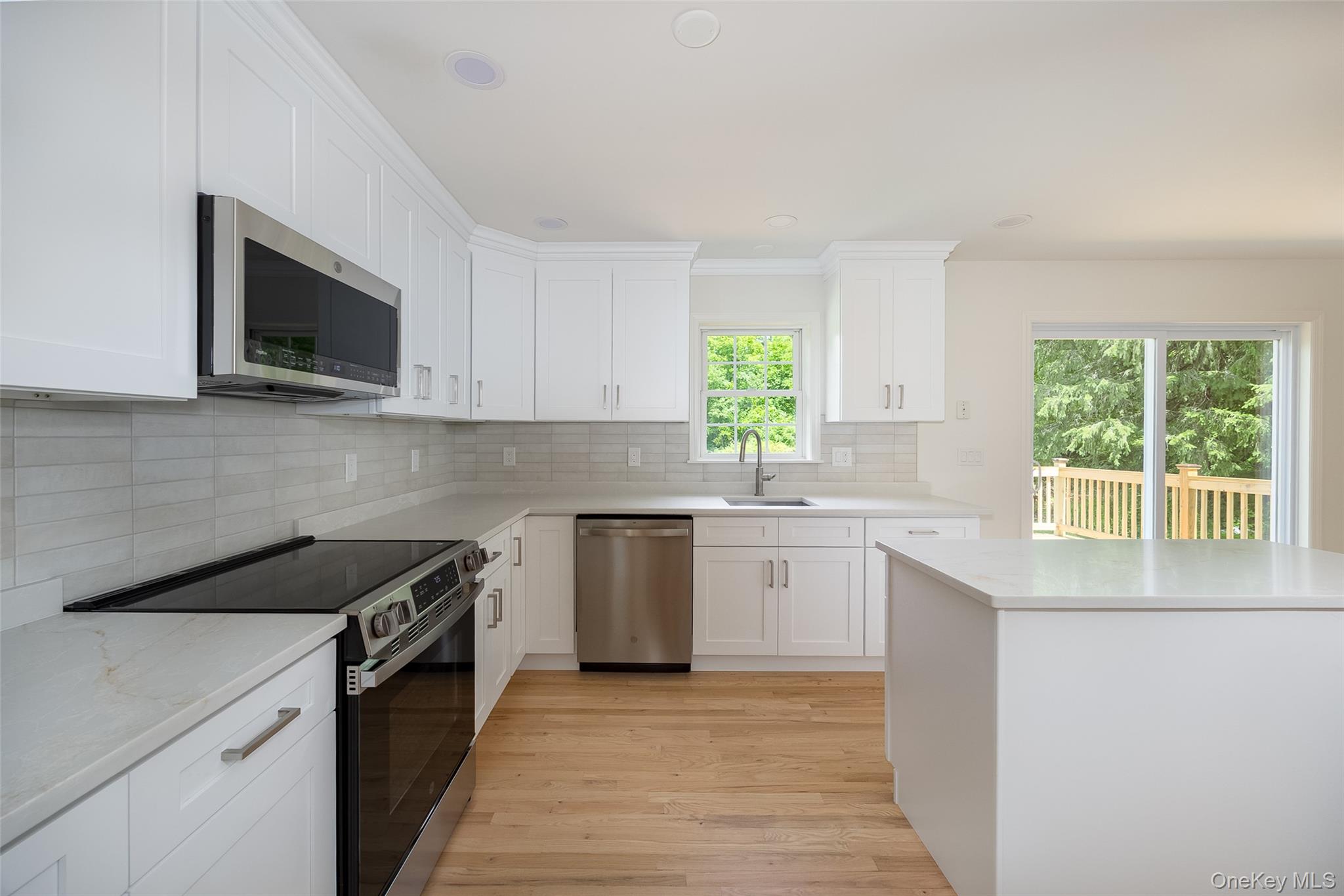 10 E Halstead Road Property Photo 4
