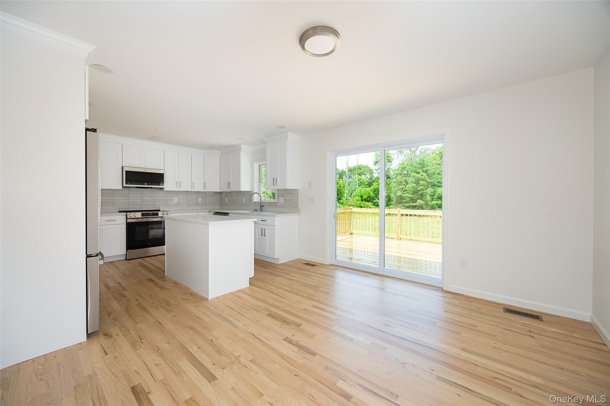 10 E Halstead Road Property Photo 6
