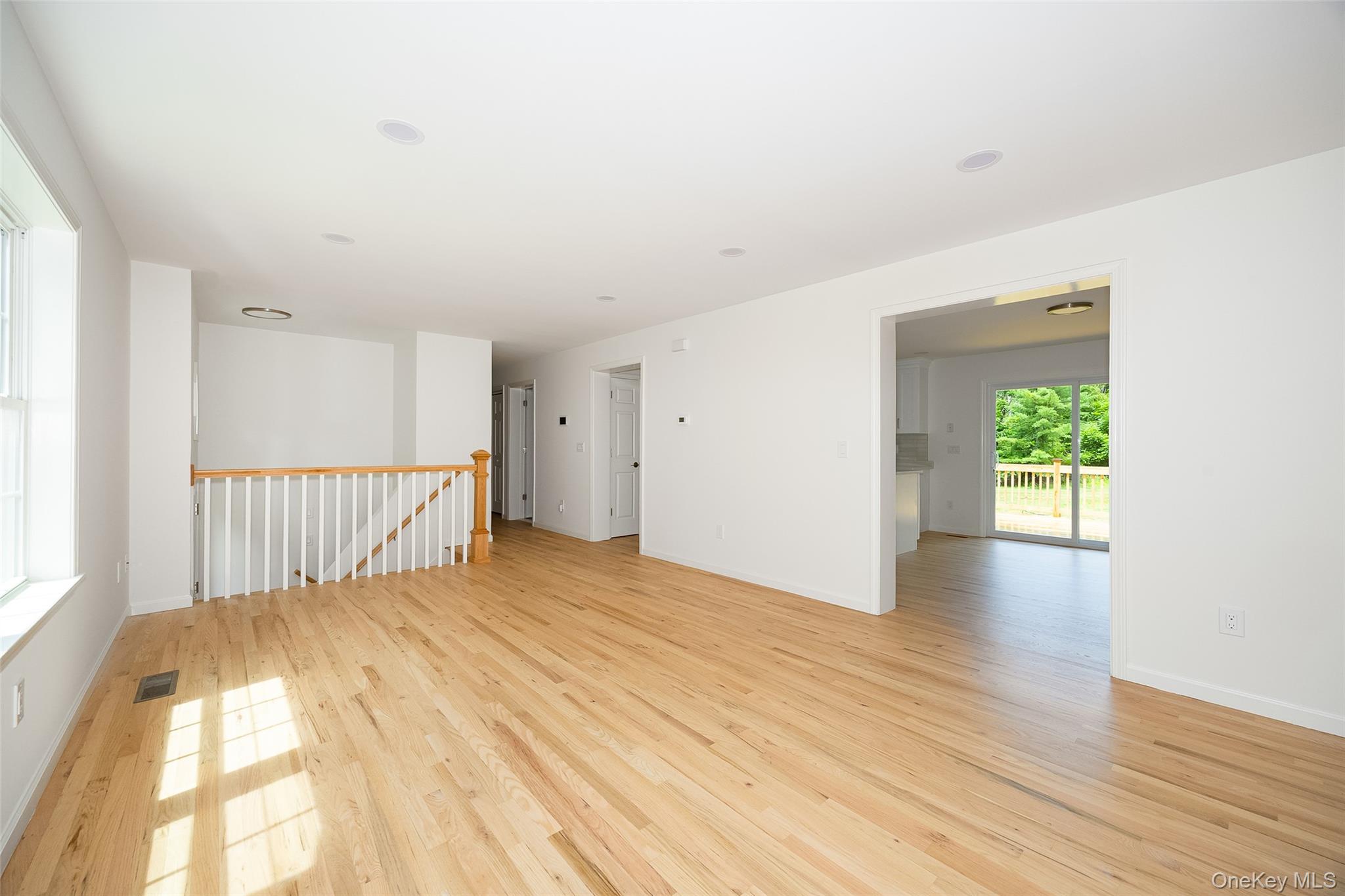 10 E Halstead Road Property Photo 8