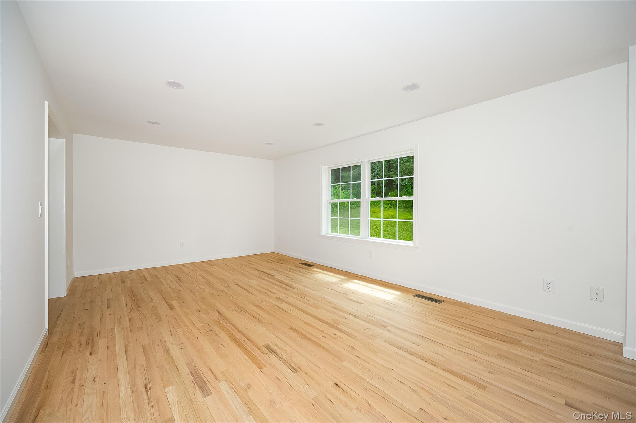 10 E Halstead Road Property Photo 10