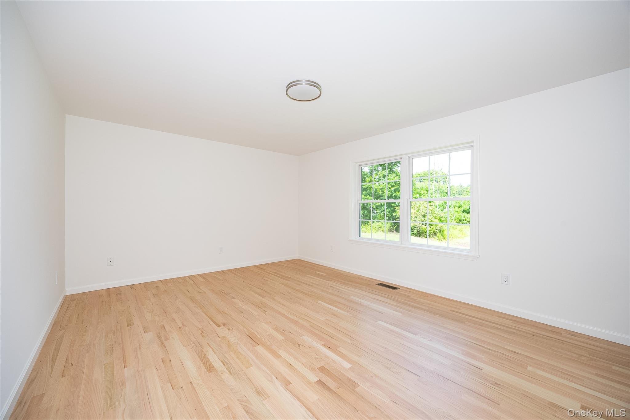 10 E Halstead Road Property Photo 11