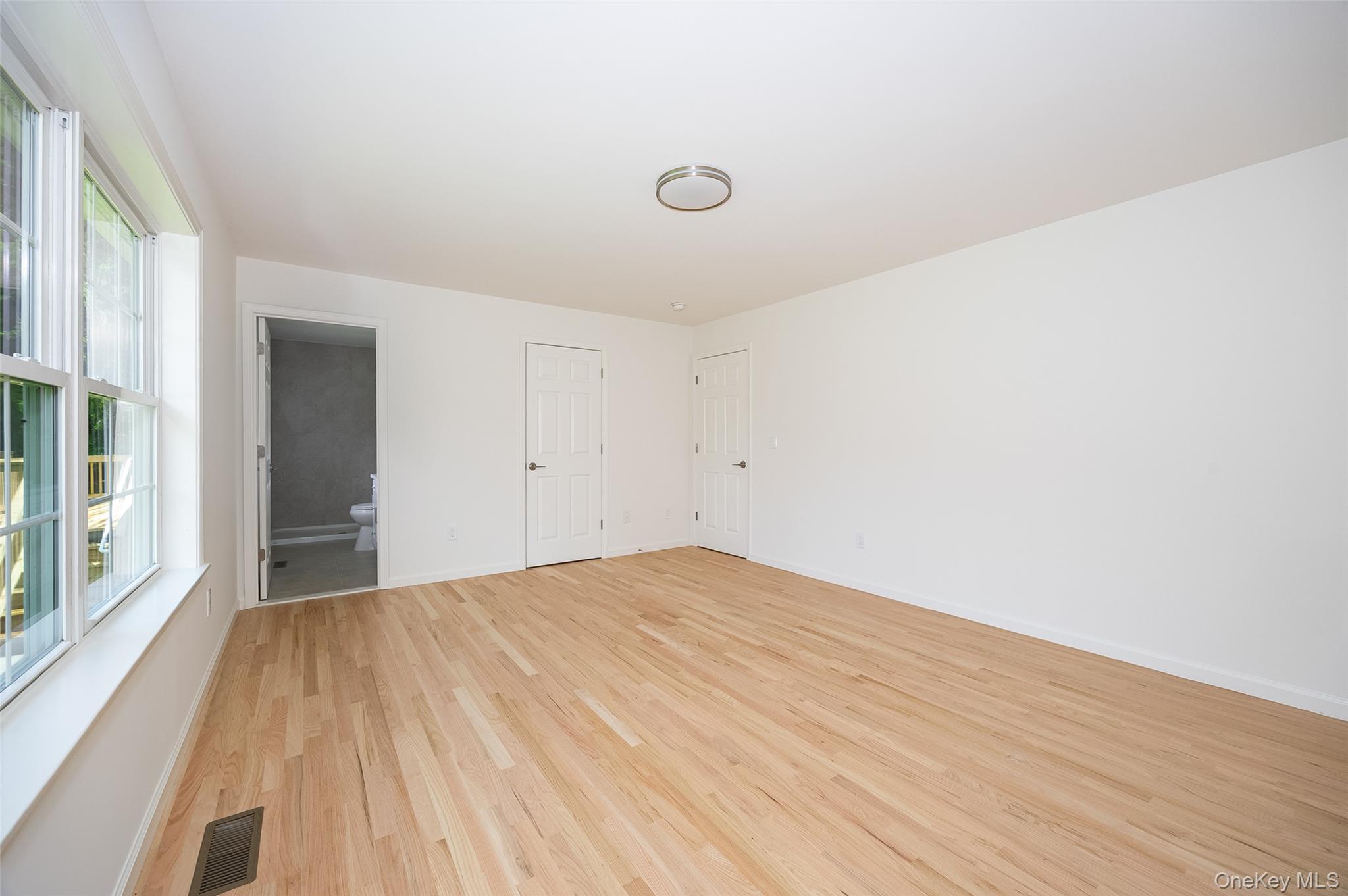 10 E Halstead Road Property Photo 12