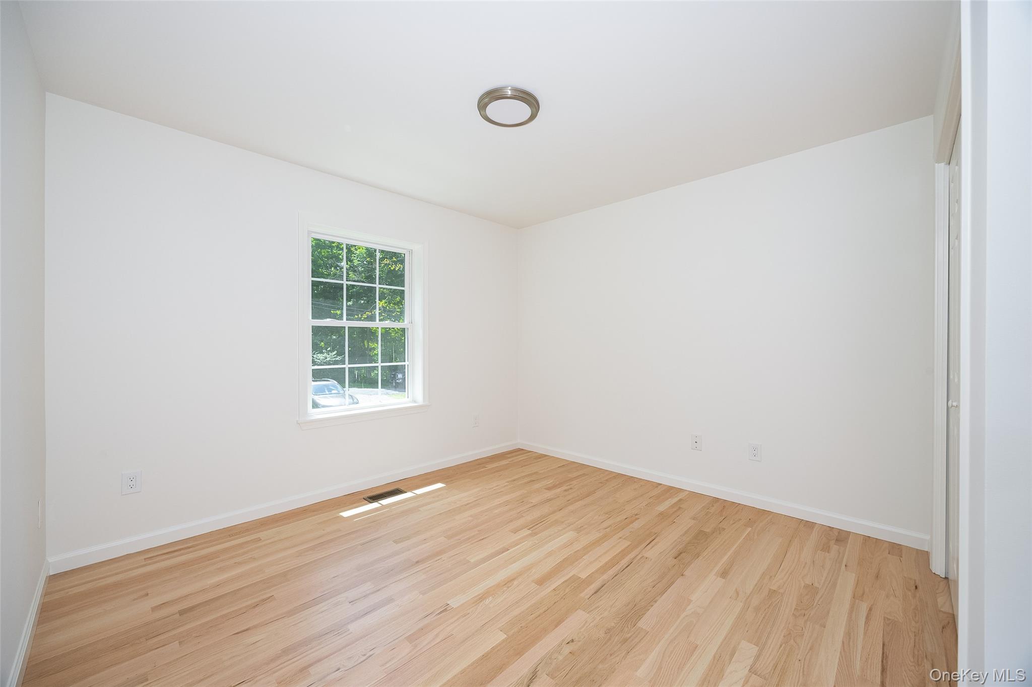 10 E Halstead Road Property Photo 15