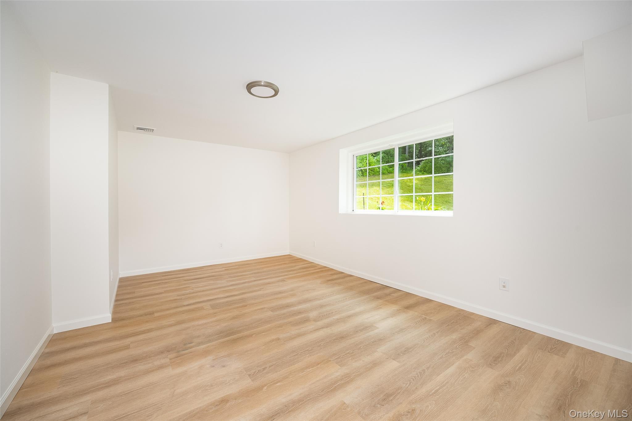 10 E Halstead Road Property Photo 21