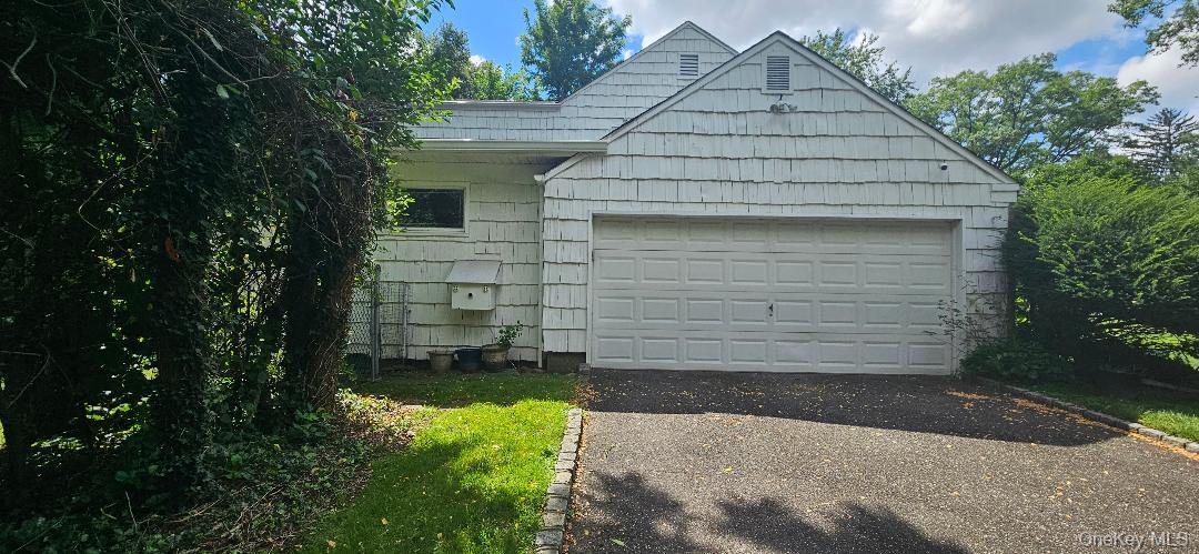 10 Meadow Woods Road Property Photo 2