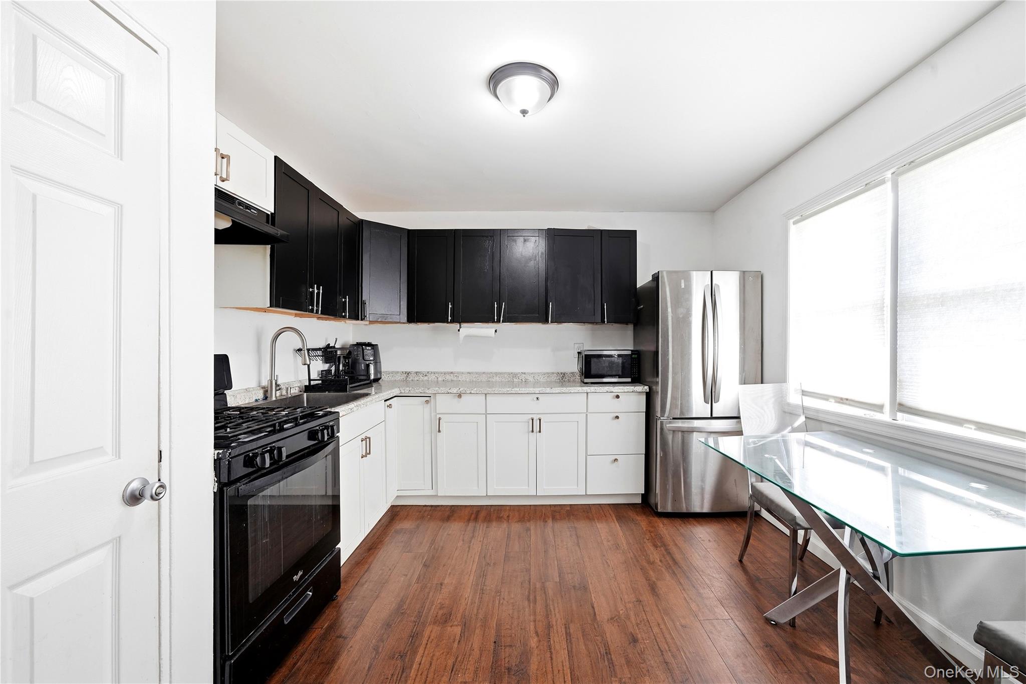 949 Taylor Avenue Property Photo 10