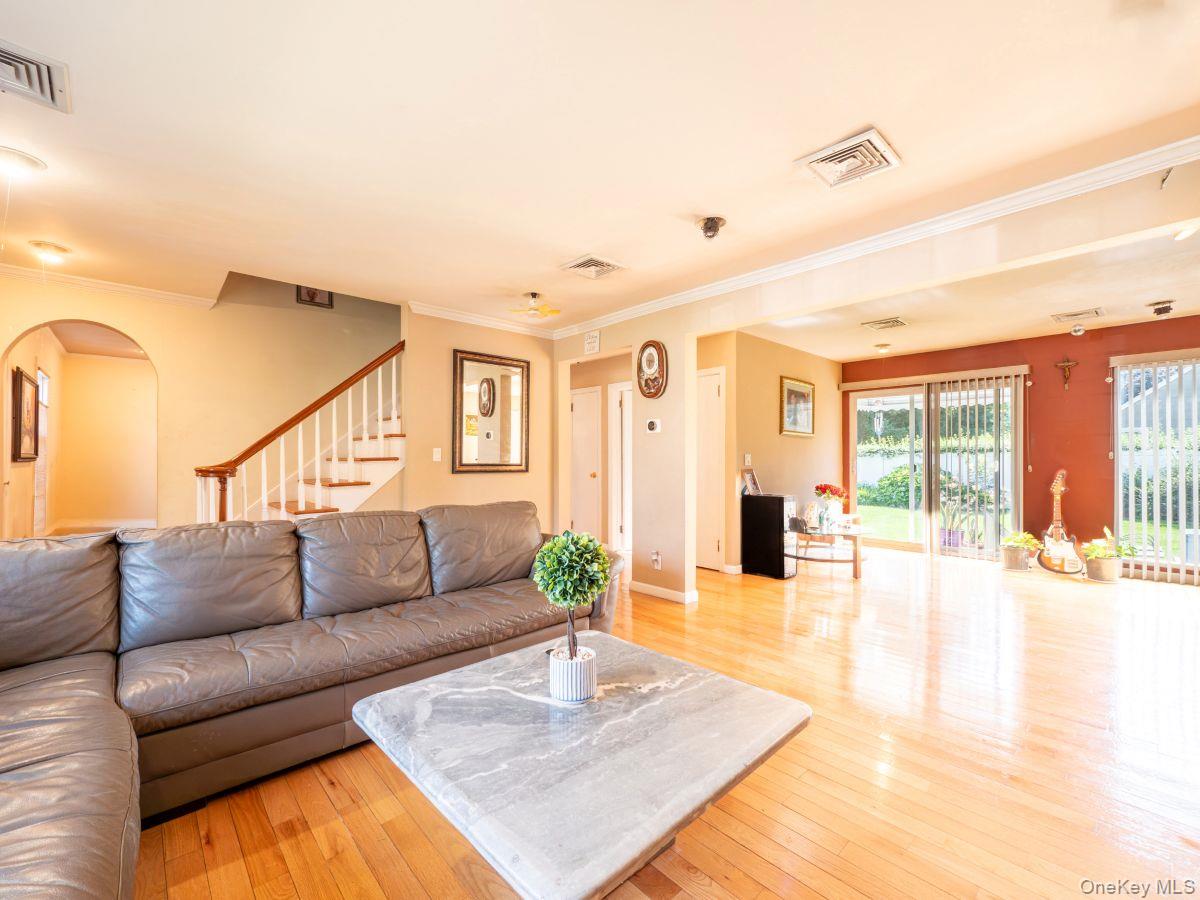 295 Ivy Avenue Property Photo 3
