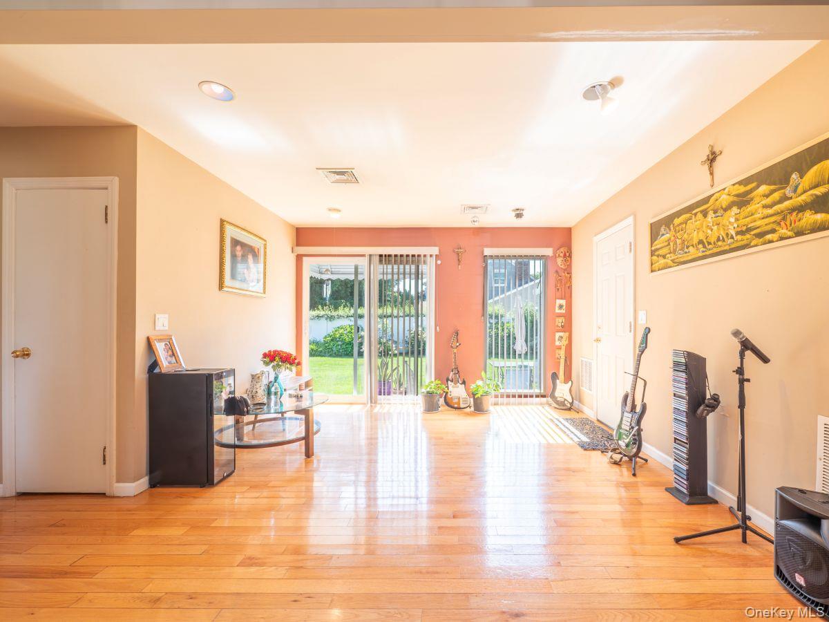 295 Ivy Avenue Property Photo 4
