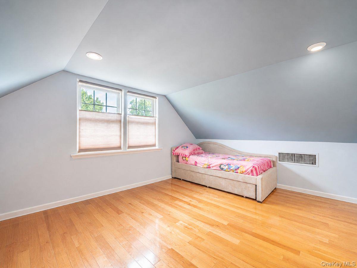 295 Ivy Avenue Property Photo 15