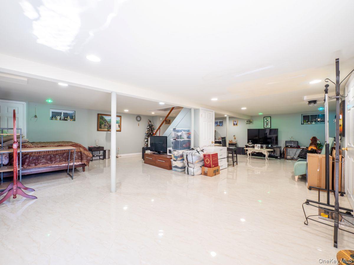 295 Ivy Avenue Property Photo 25