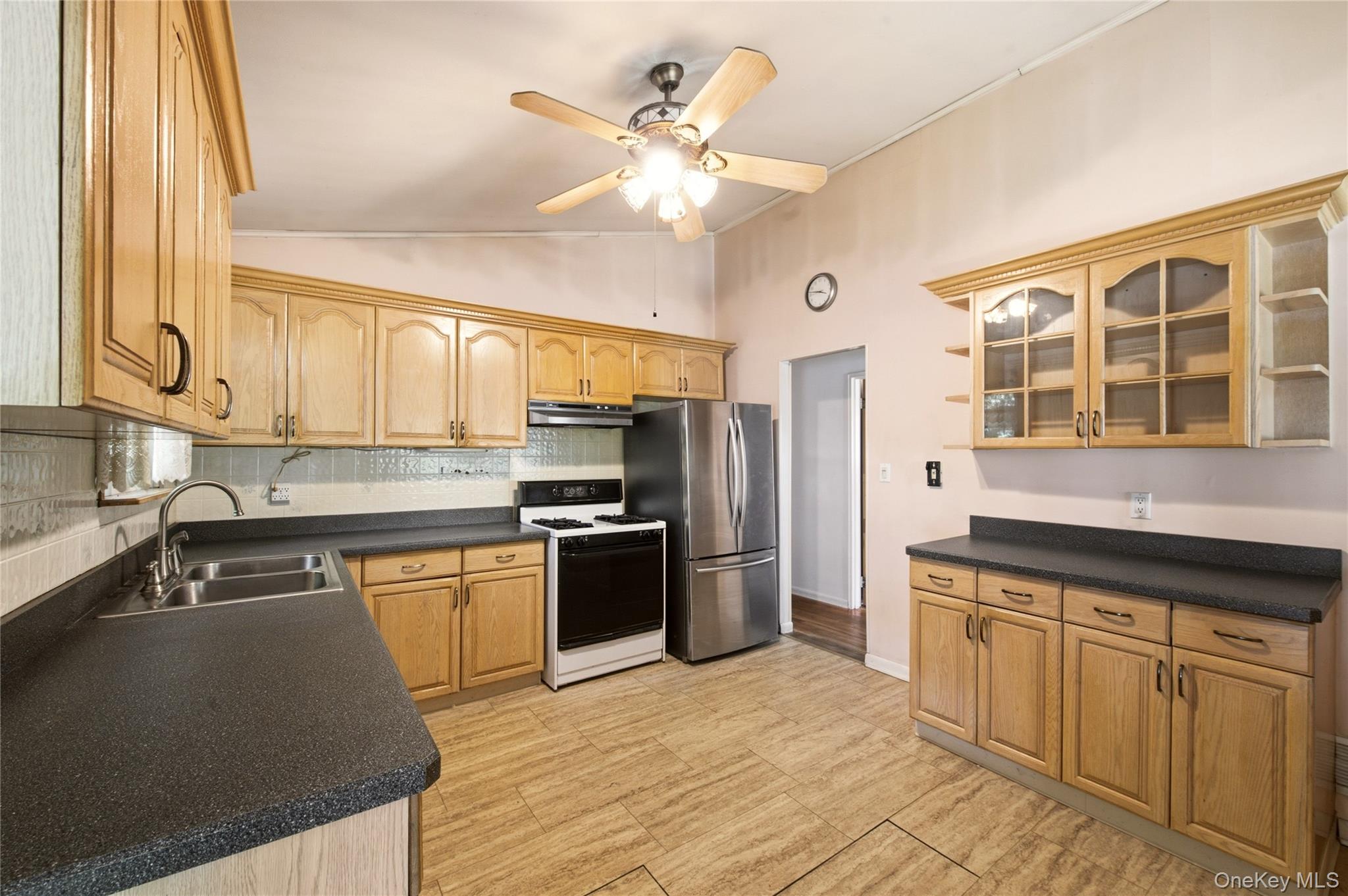 29 Penn Drive Property Photo 3