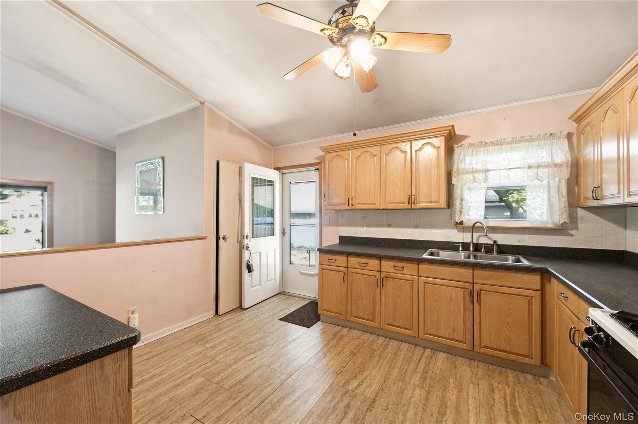29 Penn Drive Property Photo 4