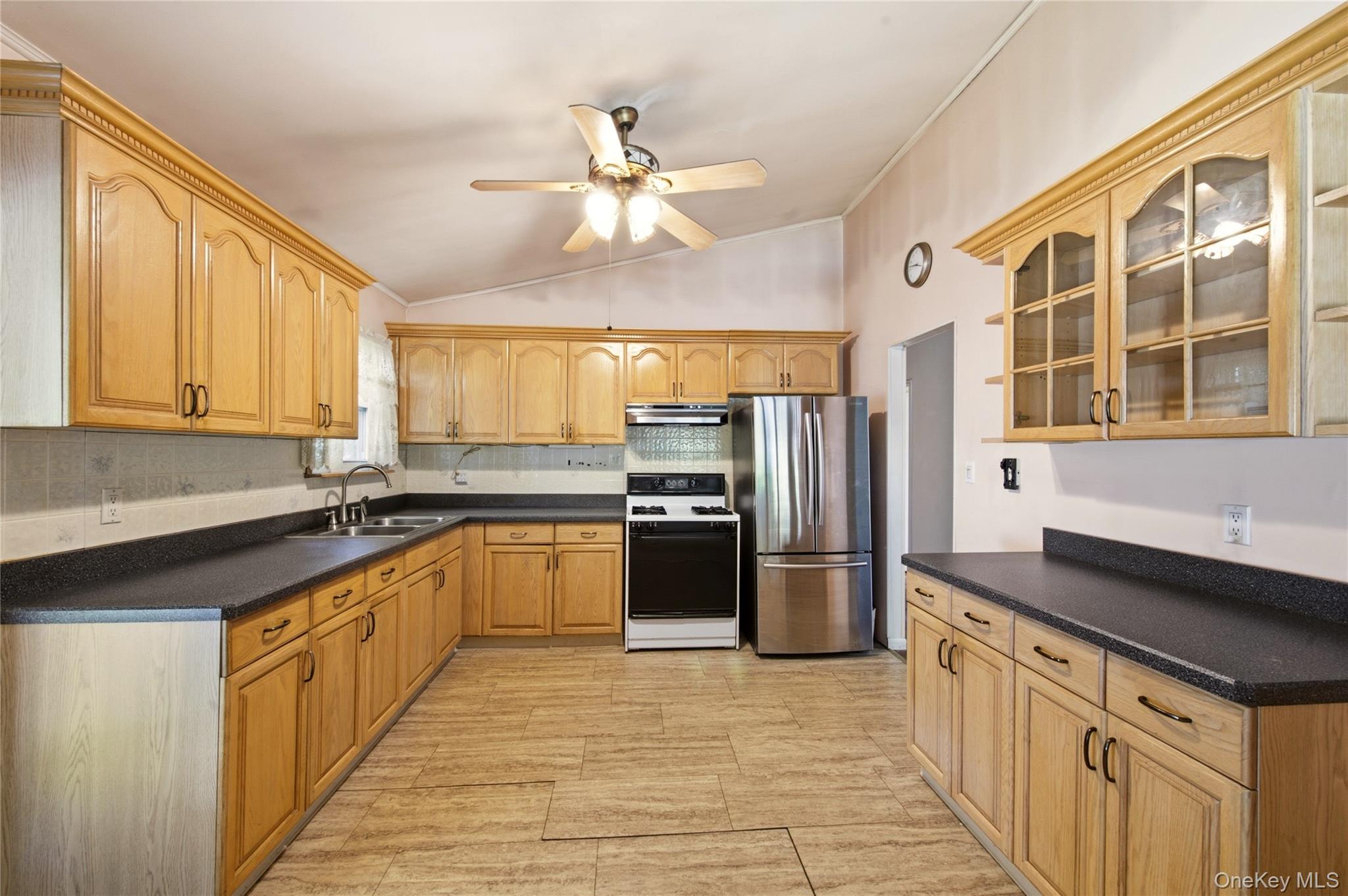 29 Penn Drive Property Photo 5