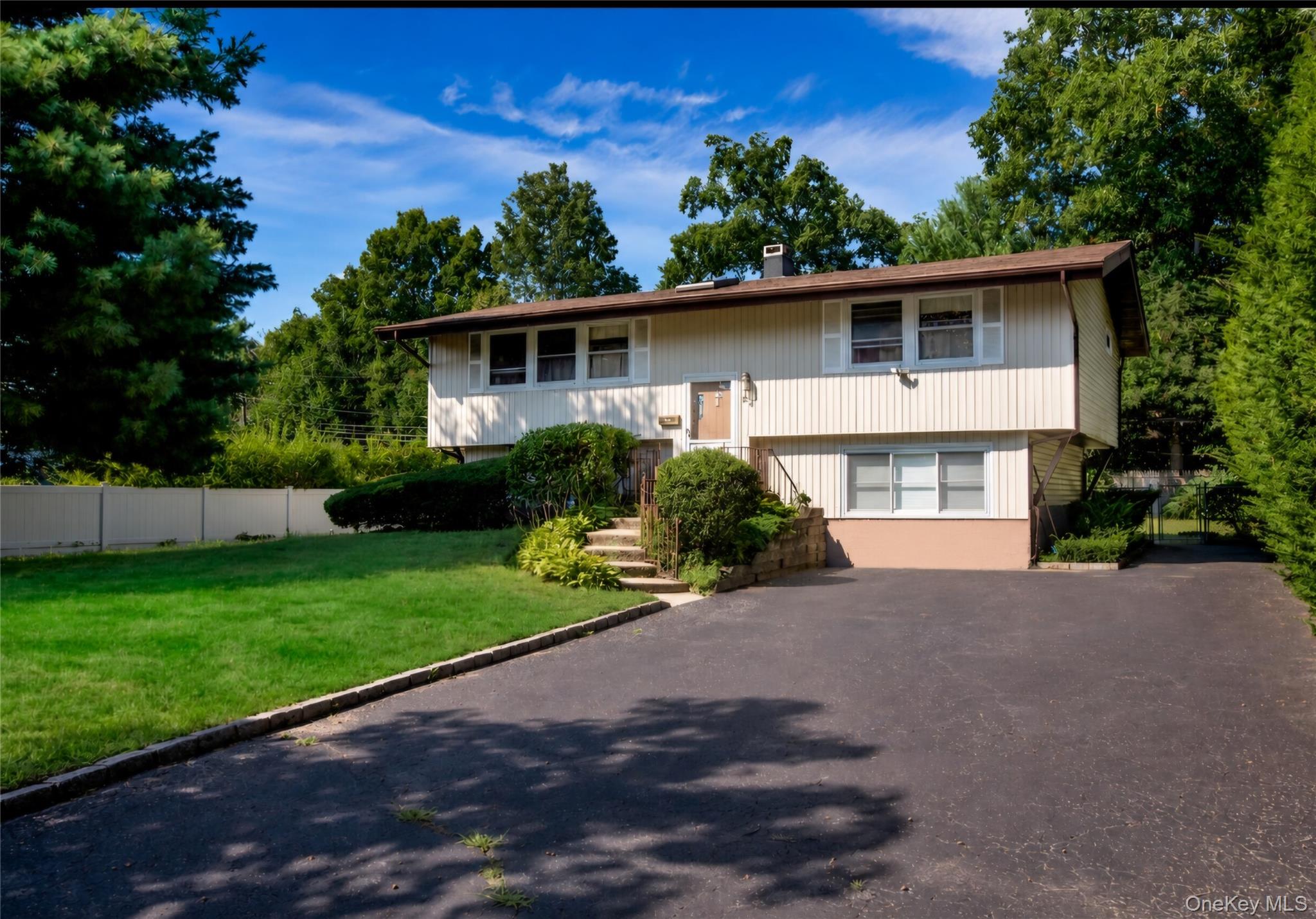 24 Deepdale Drive Property Photo 3