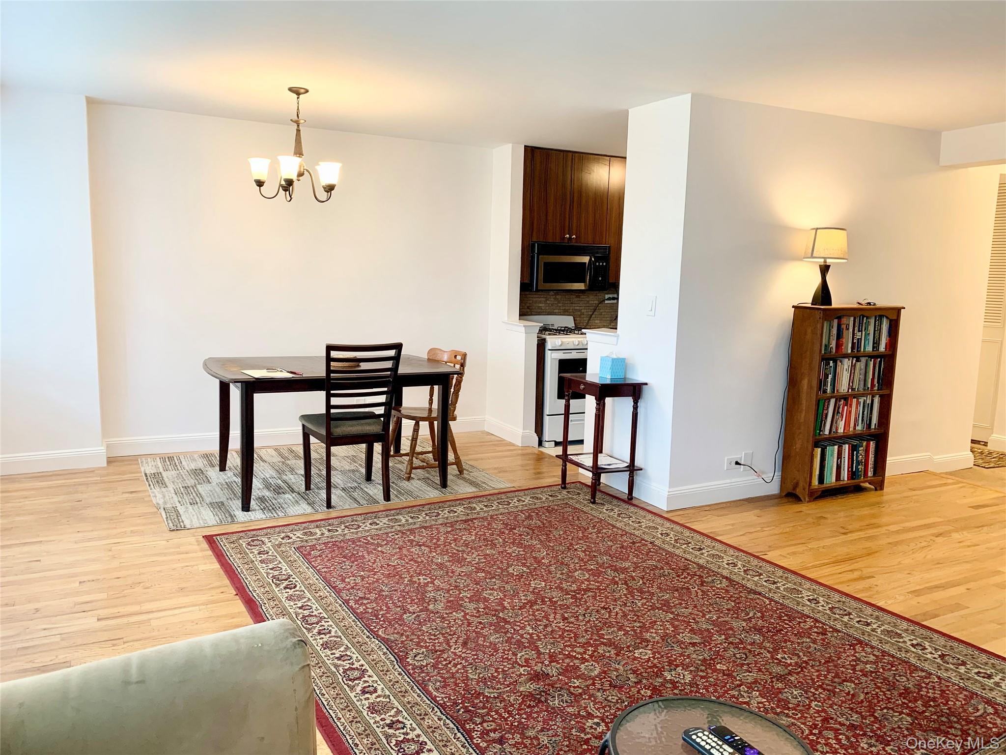 17-85 215 Street 1r Property Photo 2