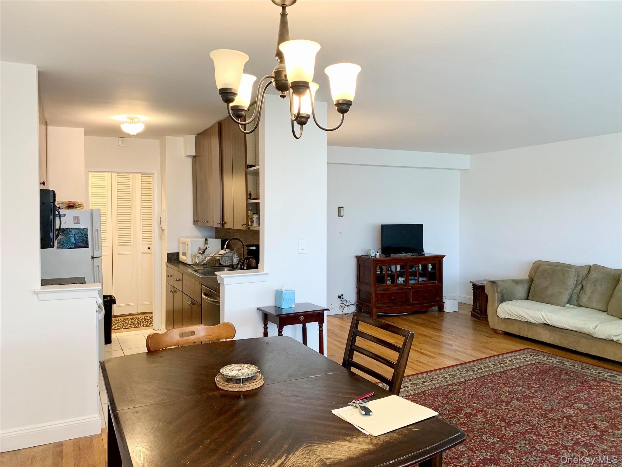 17-85 215 Street 1r Property Photo 3