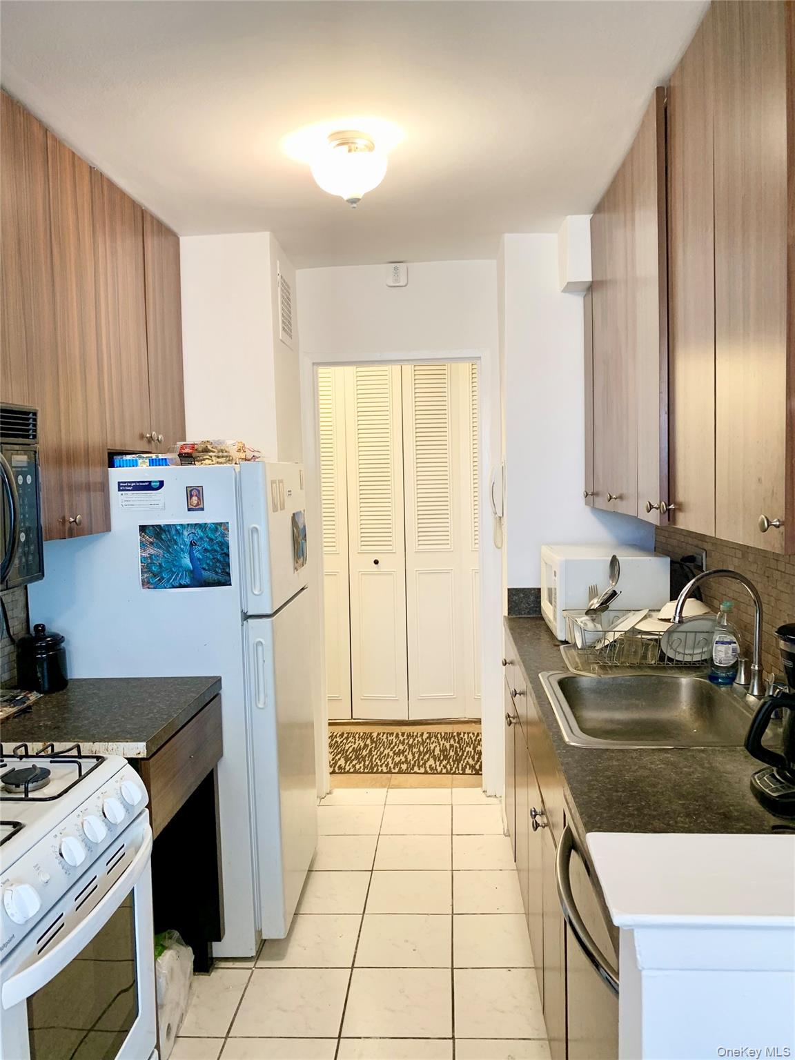 17-85 215 Street 1r Property Photo 5