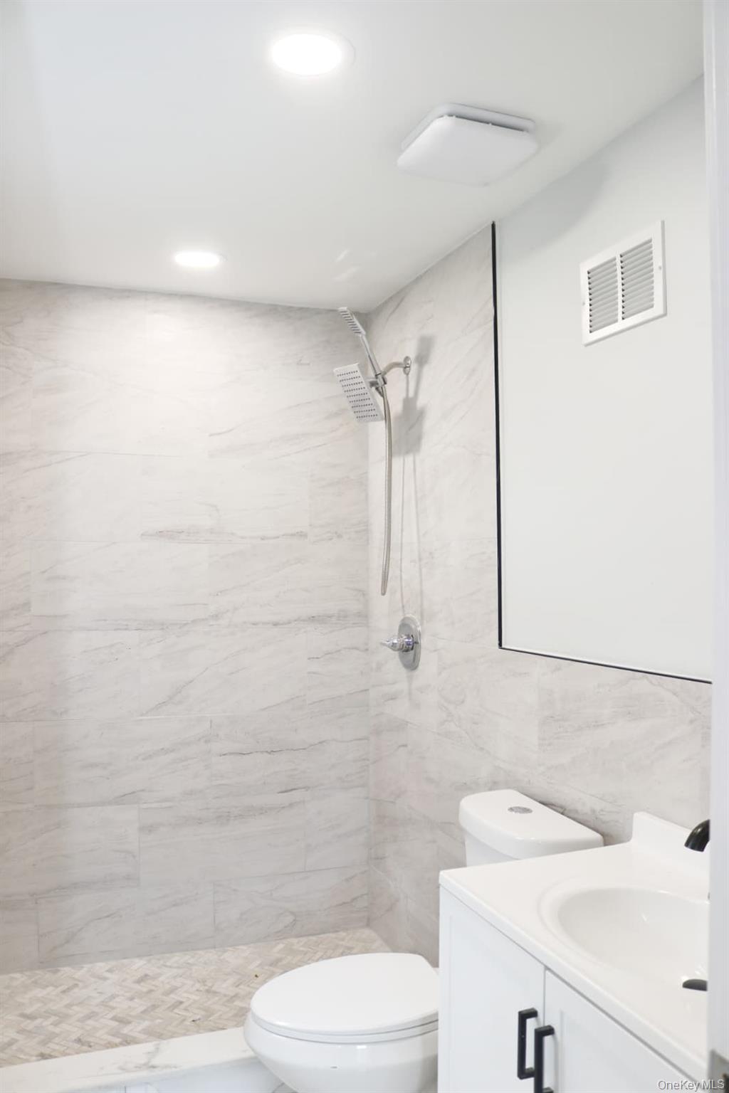 21 Randall Avenue Property Photo 4