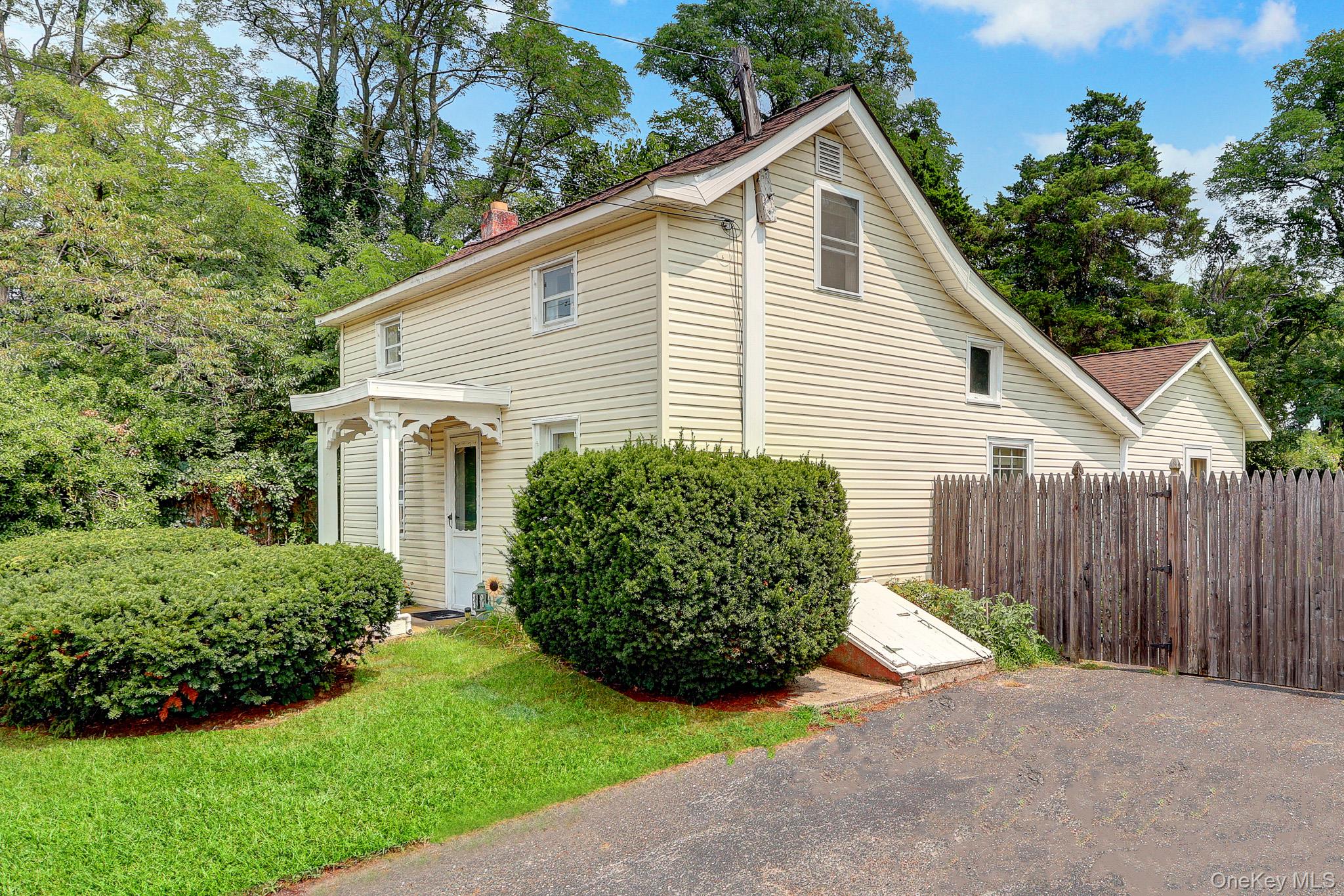 1315 Coates Avenue Property Photo 2