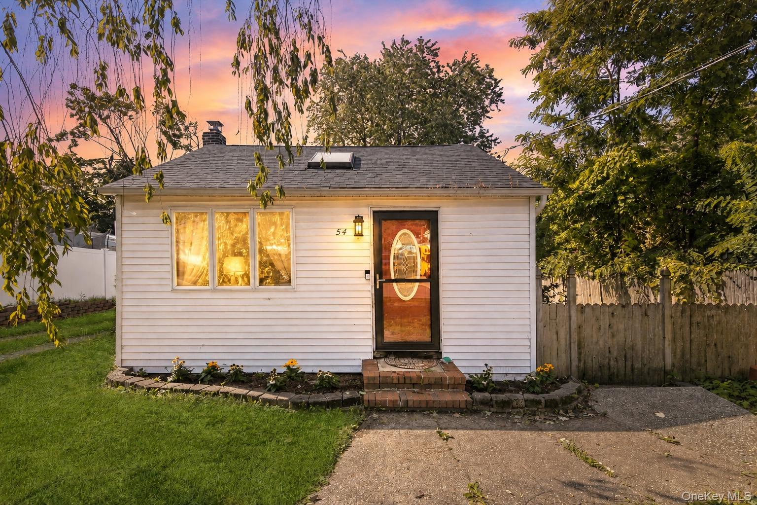 54 Pinelawn Avenue Property Photo 1