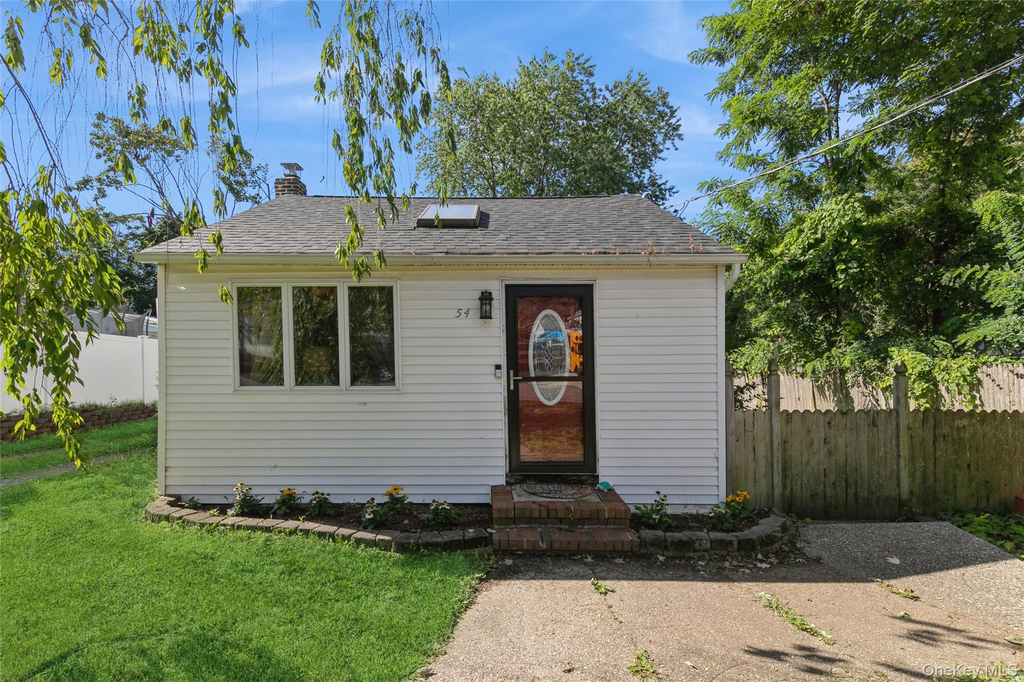 54 Pinelawn Avenue Property Photo 2