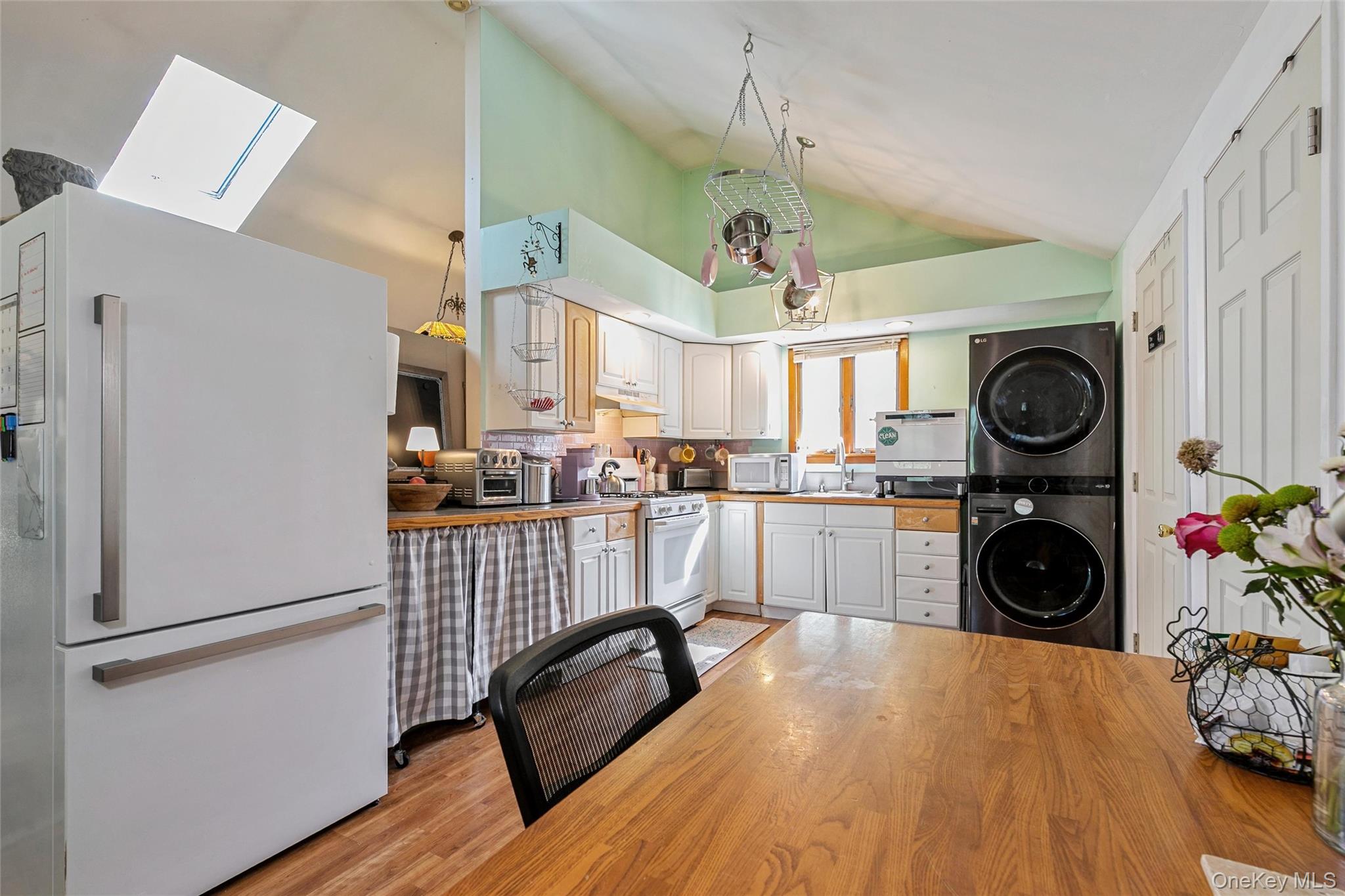 54 Pinelawn Avenue Property Photo 8