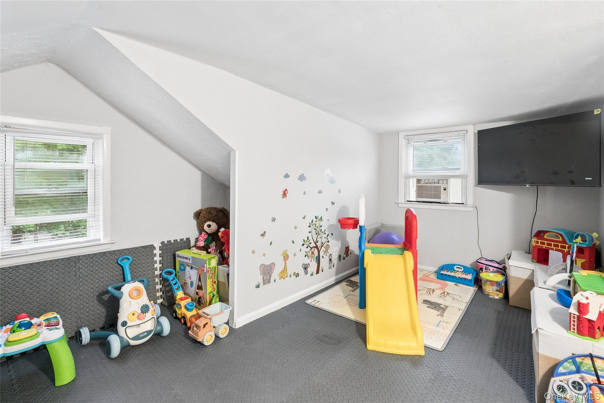 22 South Avenue Property Photo 18