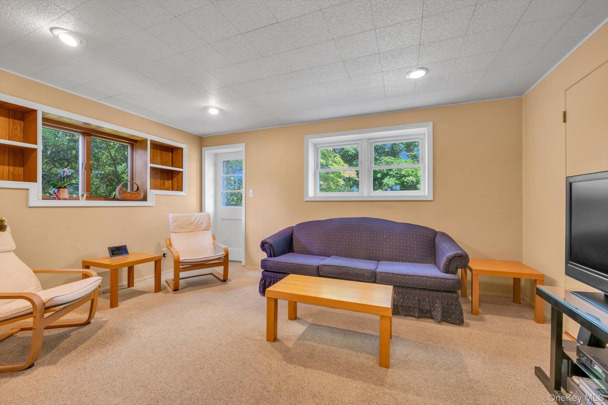 12 Compass Court Property Photo 8