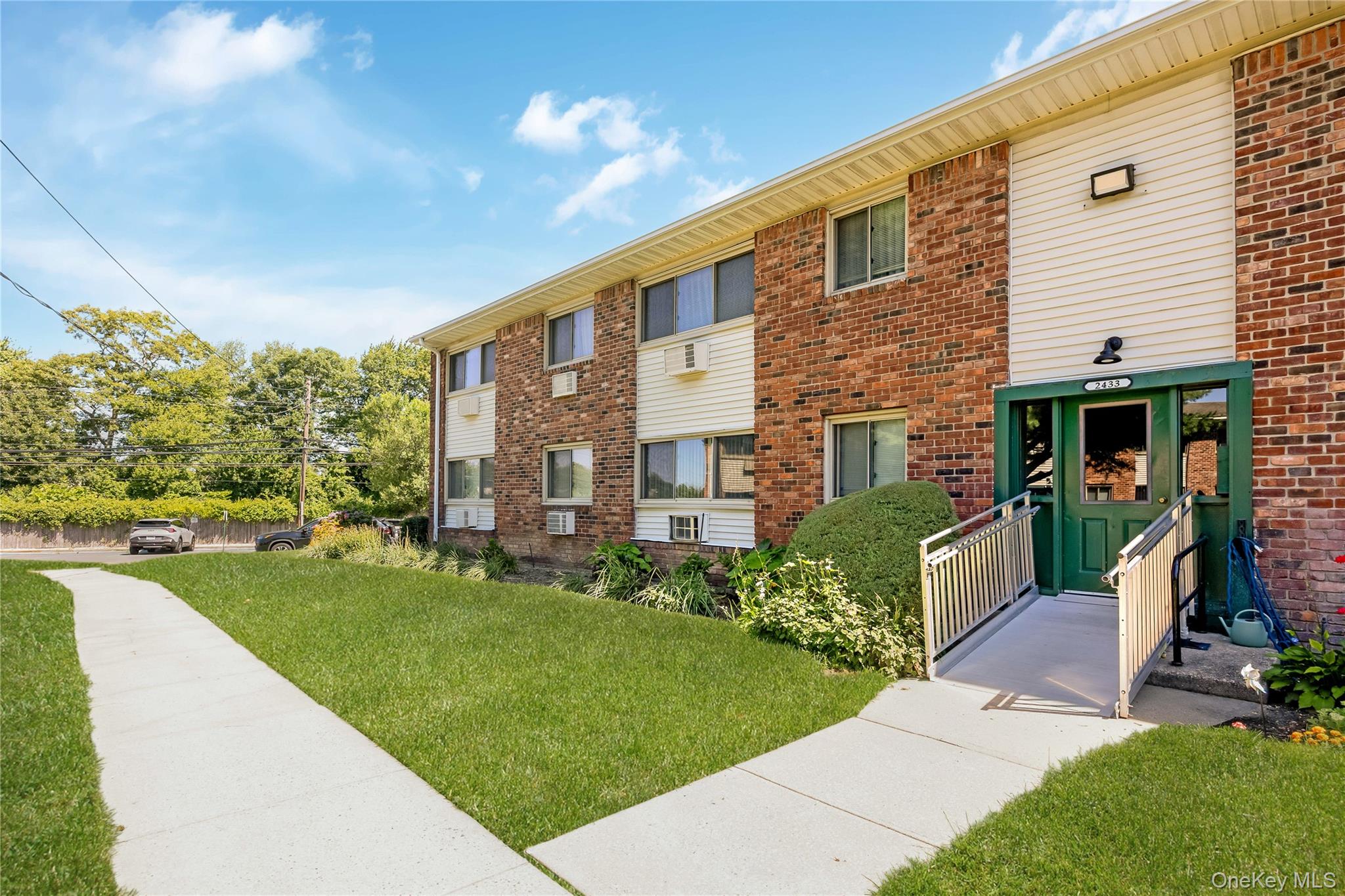 2433 Union Boulevard 2b (upper) Property Photo 4