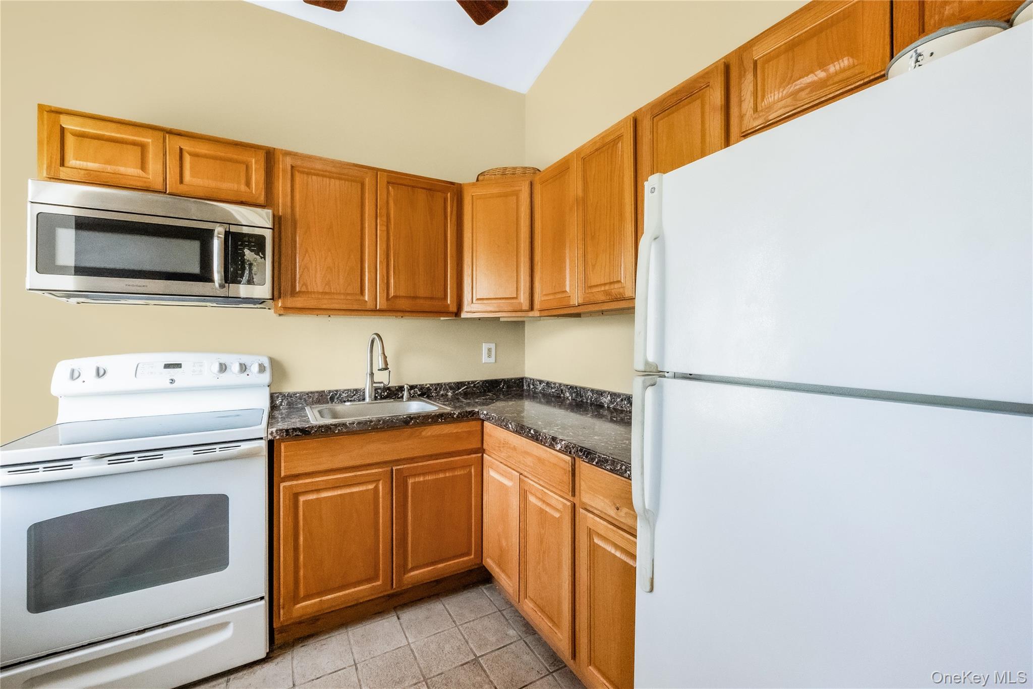 2433 Union Boulevard 2b (upper) Property Photo 20